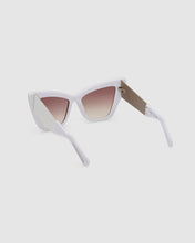 Load image into Gallery viewer, GD0026 Cat-eye sunglasses : Women Sunglasses White  | GCDS
